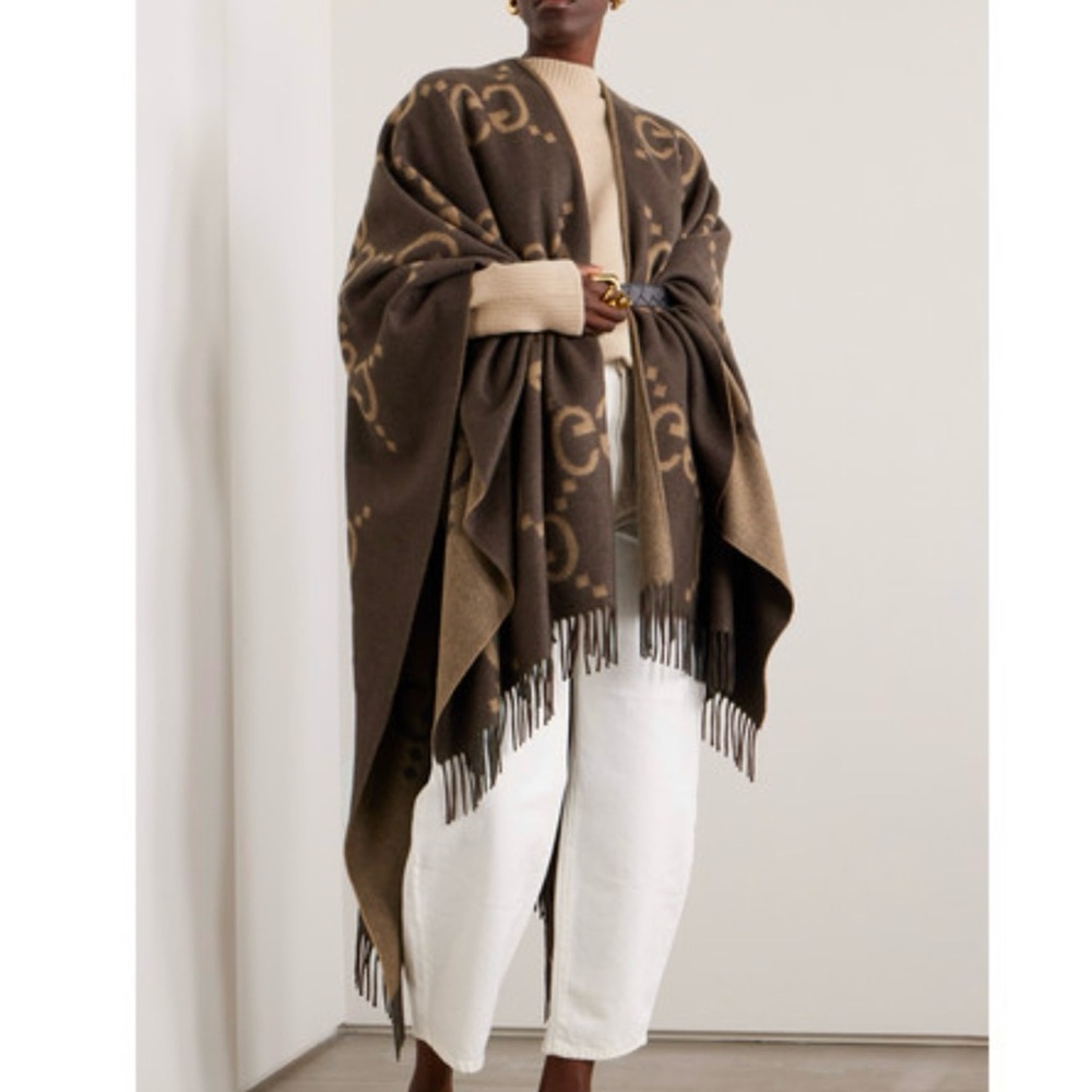 GUCCI Jumbo GG logo reversible cape poncho wrap - Picture 3 of 6